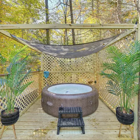 Winter Cabin w/ Hot Tub in Schroon Lake, NY!