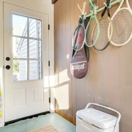 Walk to Monument Beach Cape Cod Cottage with Grill