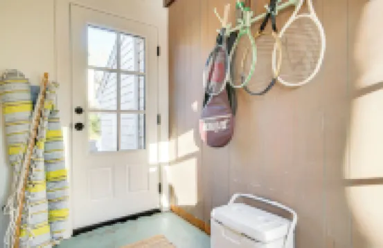 Walk to Monument Beach Cape Cod Cottage with Grill