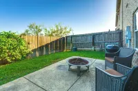 Spacious & Family-friendly! Tamu Townhome w/ Yard - Apartments