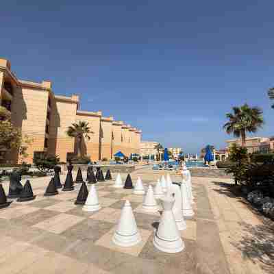 Luxurious Apartment in Selena Bay - Private Beach, 5 Pools and & Kite Surfing Others