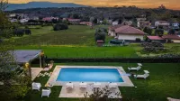 Villa Catia Farmhouse, Three Luxury Bedrooms, a Jacuzzi Pool and a Dream-Like Getaway Experience - Villaer