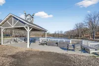 Natural Getaway at Lakeside Orchard Farm Retreat Hotels in Central Valley