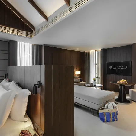 Pullman Khao Lak Resort Отели рядом с достопримечательностью «Пляж Бангсак»