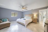 Exclusive Jan–May Special  Naples Pool Home Walk to Beach & Mercato - 2 estrellas