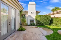 Newly Remodeled PGA West Golf Course Estate with Private Pool and Jacuzzi!