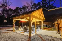 Gather, Play & Unwind! Modern Locust Grove Home - Boutique