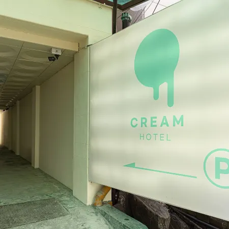 CREAM HOTEL