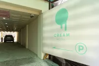 CREAM HOTEL - Parkplatz