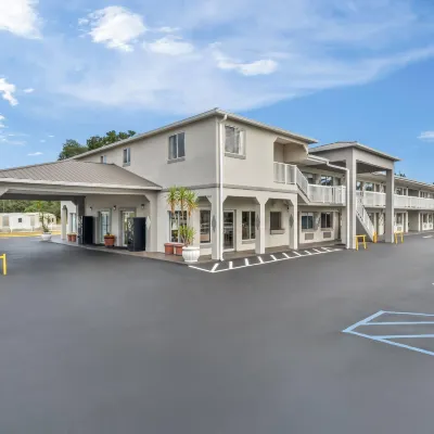 Rodeway Inn Hotels near Grand Hotel
