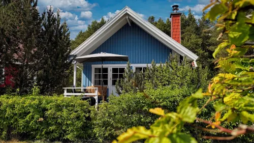 Holiday house with 3 bedrooms directly on the Useriner See with bathing beach, fireplace