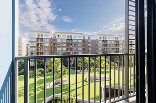 รูปภาพของคอนโด 2 ห้องนอน พร้อมสระว่ายน้ำและฟิตเนส ซี262