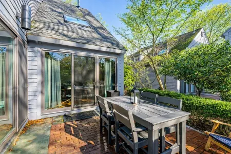 Sleeps 6 @ New Seabury w/ Pool - All Season Modern Condo!