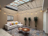 Hostal Pacifico Encanto Hotels near Aranjuez Park
