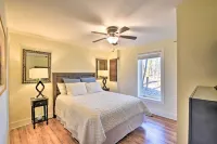 1 Mi to Town: Chalet-Style Highlands Retreat - Balcony