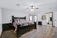 Simply Amazing....Remodeled Cabin with Strawberry's Largest Deck, Dog Friendly