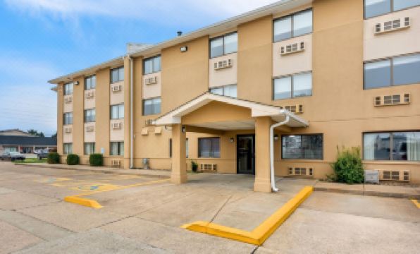 Super 8 by Wyndham Evansville East