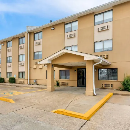 Super 8 by Wyndham Evansville East