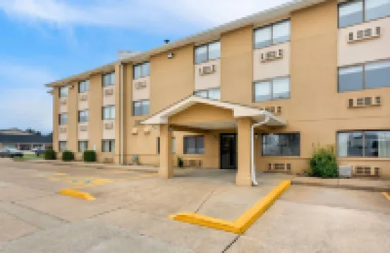 Super 8 by Wyndham Evansville East