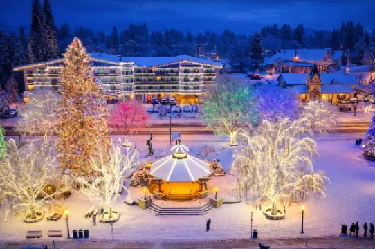 Cascades Adventure Cabin 2 Bedroom Home by NW Comfy Cabins by RedAwning