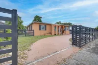 11 Mi to South Beach: Home w/ Screened Porch! - Country Houses