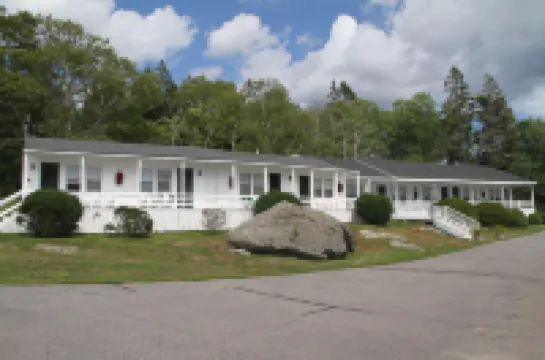 Bluebird Ocean Point Inn