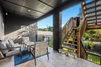 5⭐ 6BD/4BA ~ Steps to Beach Shipping Container Pool w ~ Game Rm ~Summer Kitchen