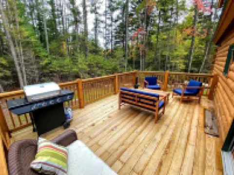 80pvr Log Home 20min to Bretton Woods! AC, Hot Tub, Wifi, Cable, Fireplace, Fire pit