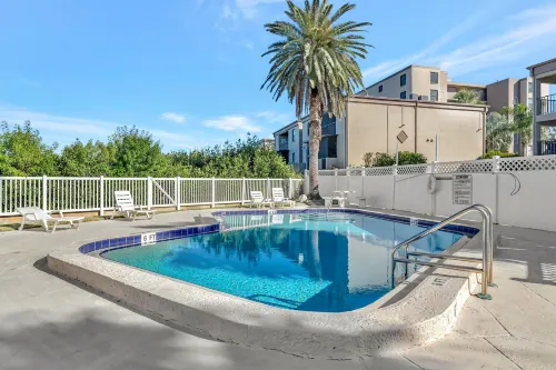 Beach Access Heated Pool Resort Condo for 8 - Apartments