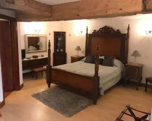 Large Detached "upside Down" Barn, dog friendly with 1 acre enclosed paddock. 惠靈頓酒店