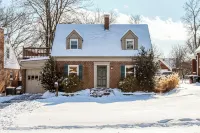 Cincy Area Bungalow w/ Deck & Yard, Pets Welcome! - Homestays