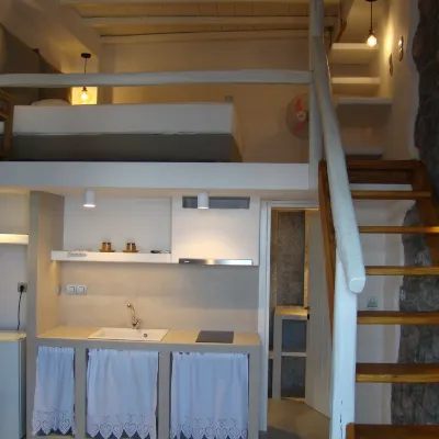 Efi's Apartments Hotel dekat Pantai Firiplaka