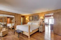 Family-Friendly Ottertail Home on Rush Lake! - Parking