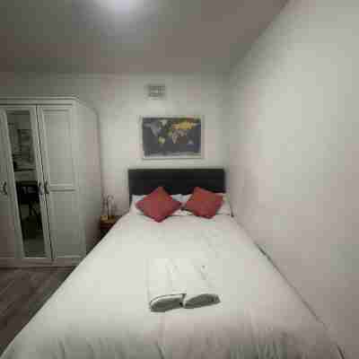 Tranquil Studio Retreat in Dublin 22 with Garden and BBQ Rooms
