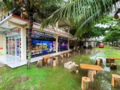 RedDoorz at Pondok Alief near Pantai Ujung Genteng 3 Hotels in Ciracap