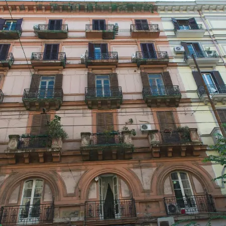 Napoli's Gold Hotel