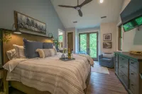 Epic 5BR w Double Living Areas On Lake Lure - Homestays