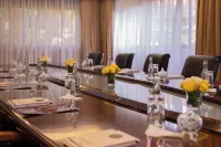 ROYAL SUITES HOTEL - parking