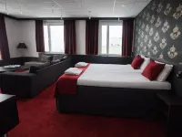 Liljeholmens Stadshotell Hotels near Vinterviken garden