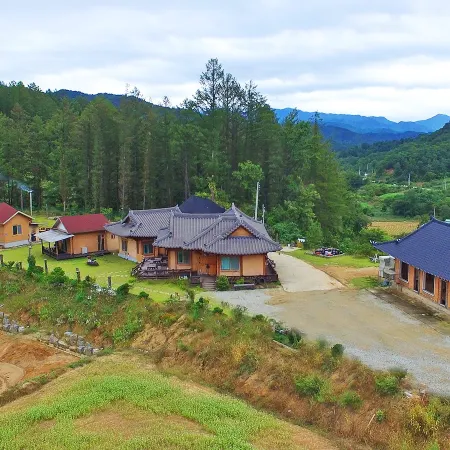 Yanggu Korean Peninsula Hwangto Pension