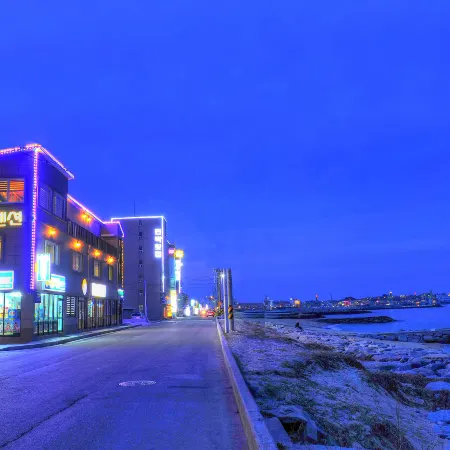 Gangneung Together Pension Отели рядом с достопримечательностью «Порт Чумунджин»