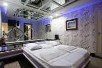 L'Amour Hotel