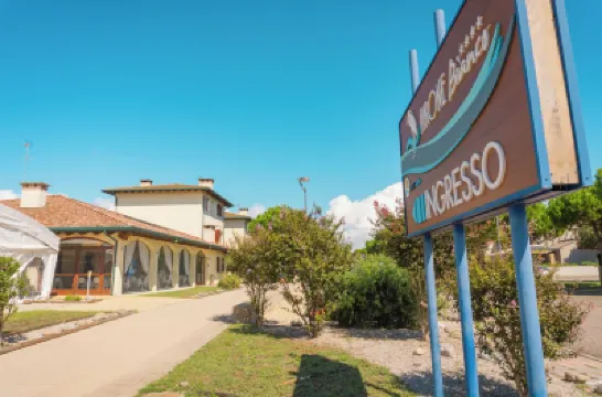 Airone Bianco Residence Village فنادق في 