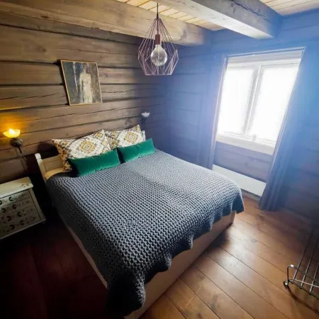 Beautiful classic cabin with sauna and hot tub Отели в г. Трюсиль