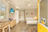 Key West Style Cottage - with pool/hot-tub
