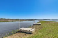 Lakefront & Poolside! Family Retreat in Hernando - Alojamientos