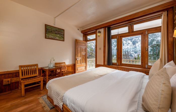Beholden Stay & Cafe - Mountain View Boutique Stay in Old Manali