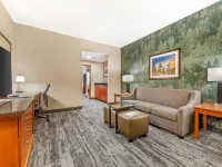 Drury Inn & Suites Colorado Springs Near the Air Force Academy Hotel berhampiran The Dinner Detective Murder Mystery Dinner Show - Colorado Springs, CO