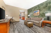 Drury Inn & Suites Colorado Springs Near the Air Force Academy - Scenic