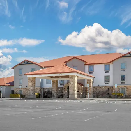 Quality Inn & Suites Monterey I-40